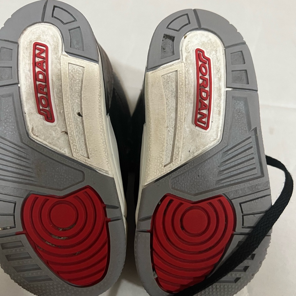 Jordan Kids' Black, Gray & Red Retro Sneakers - Picture 6 of 6